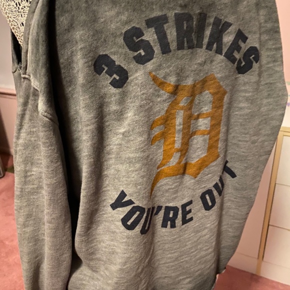 NWT Pink VS MLB Detroit tigers 3 strikes you're out cold shoulder sweatshirt S - Picture 4 of 11